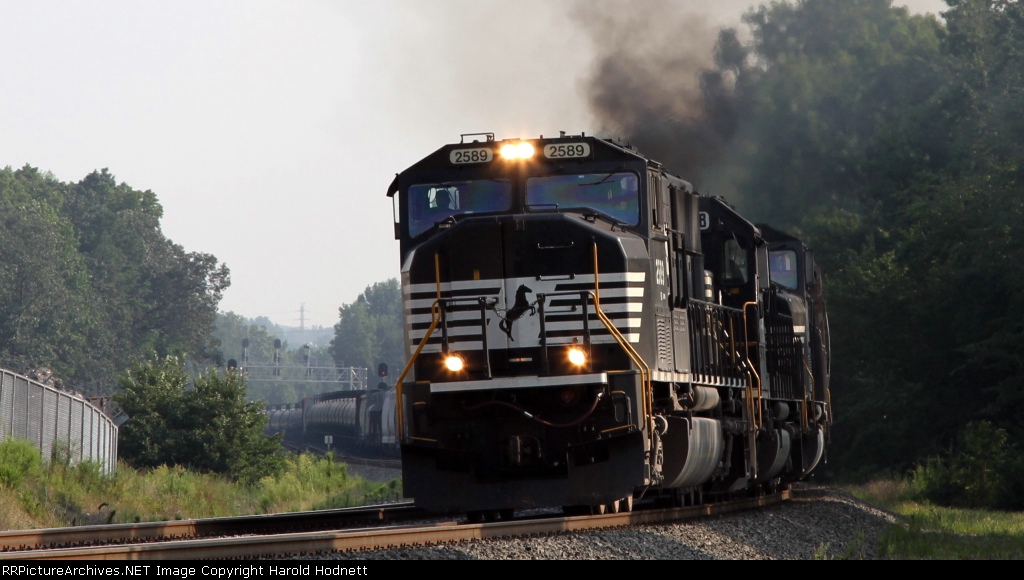 NS 2589 leads train 188 thundering up the hill from Cox